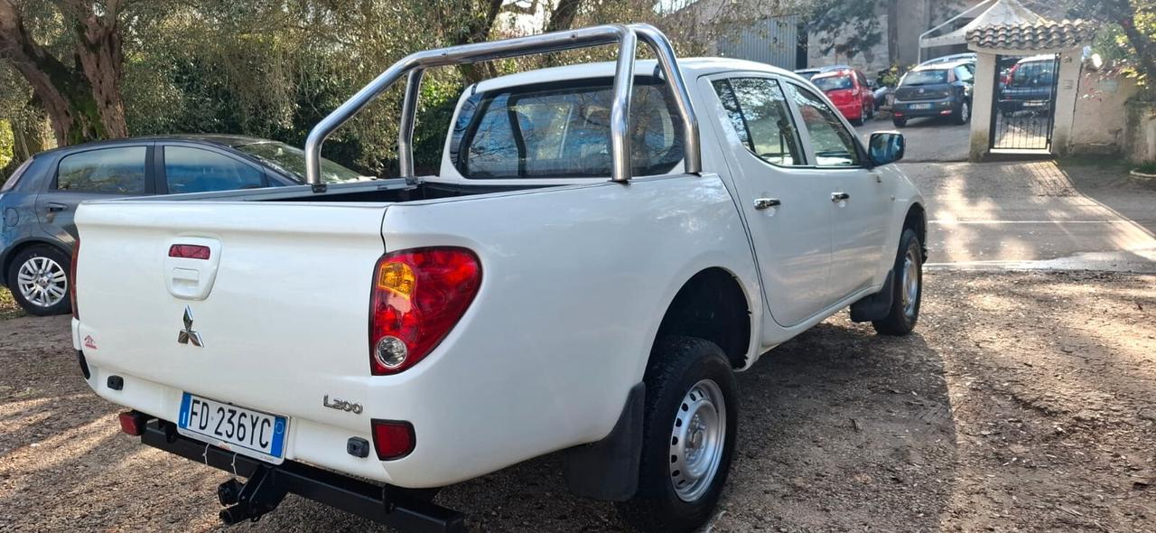 Mitsubishi L200 2.4 DI-D/154CV Club Cab Inform