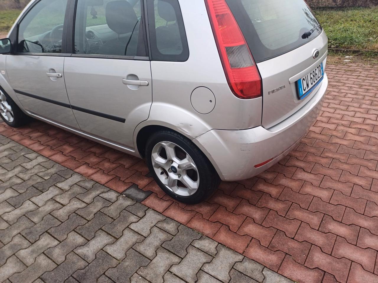 Ford Fiesta 1.2 16V 5p. Ghia