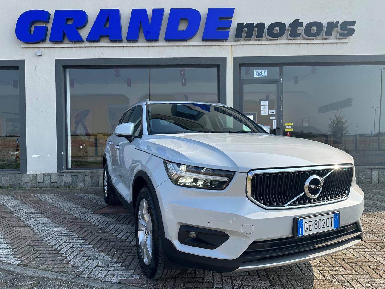 Volvo XC40 T2 Momentum Pro Harman/Kardon