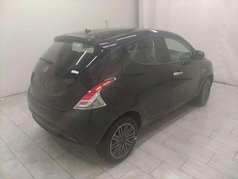 Lancia Ypsilon 1.0 firefly hybrid Oro s&s 70cv