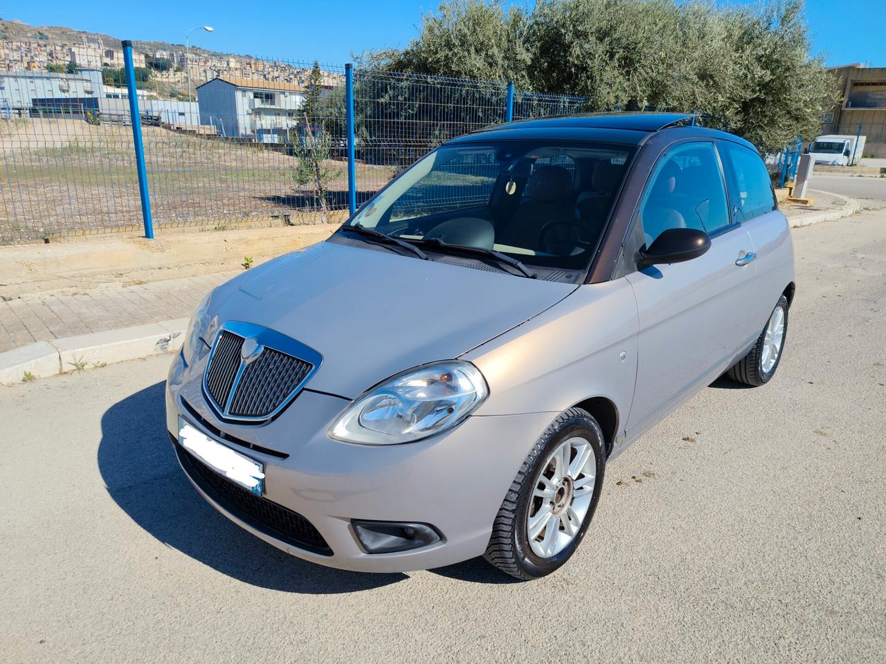 Lancia Ypsilon 1.3 MJT 75 CV Platino