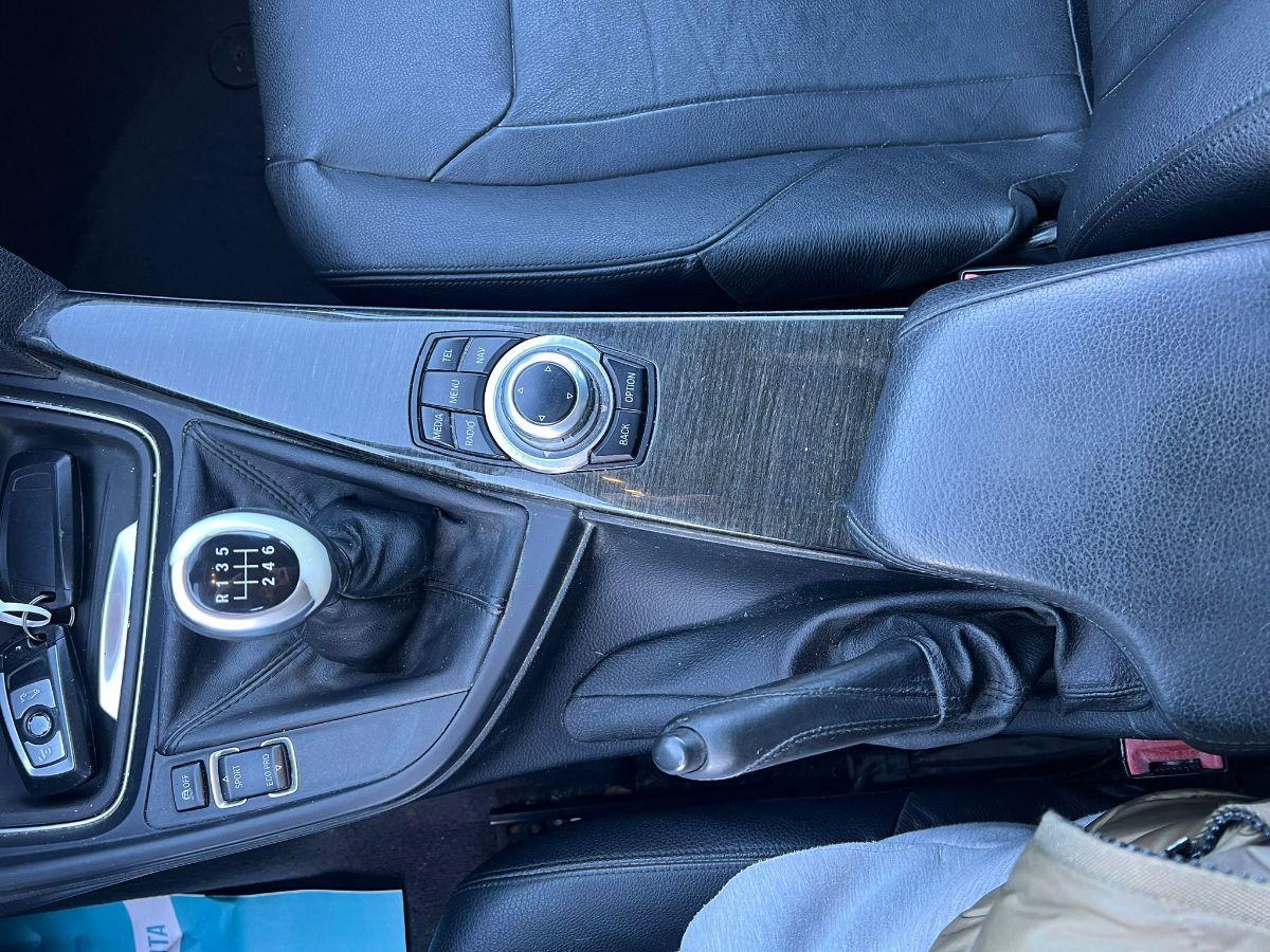 BMW - Serie 3 Touring - 318d Modern