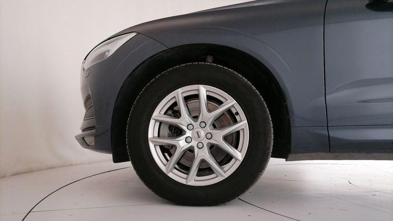 Volvo XC60 2.0 b5 Momentum Pro awd auto