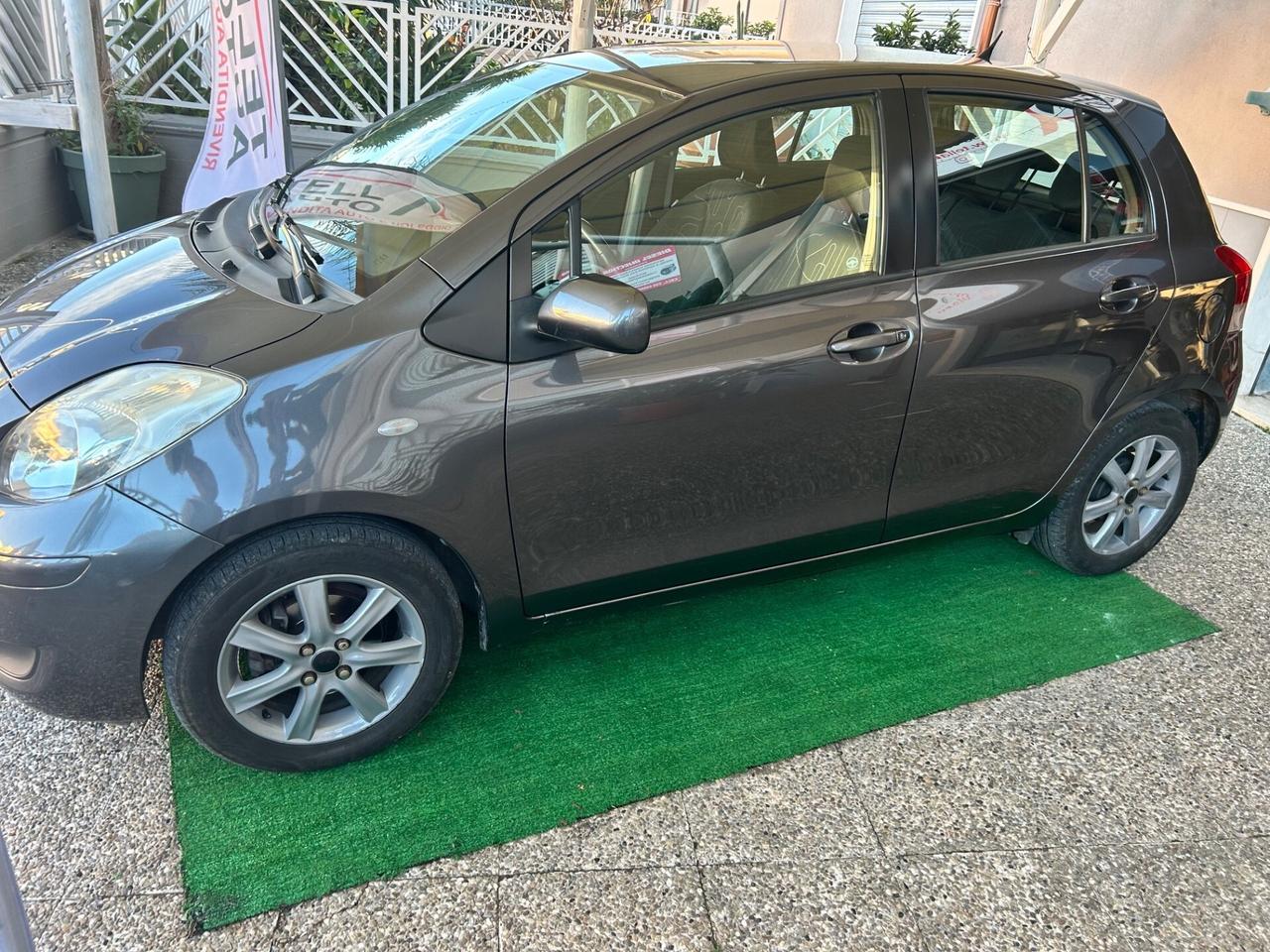 Toyota Yaris 1.0 5 porte
