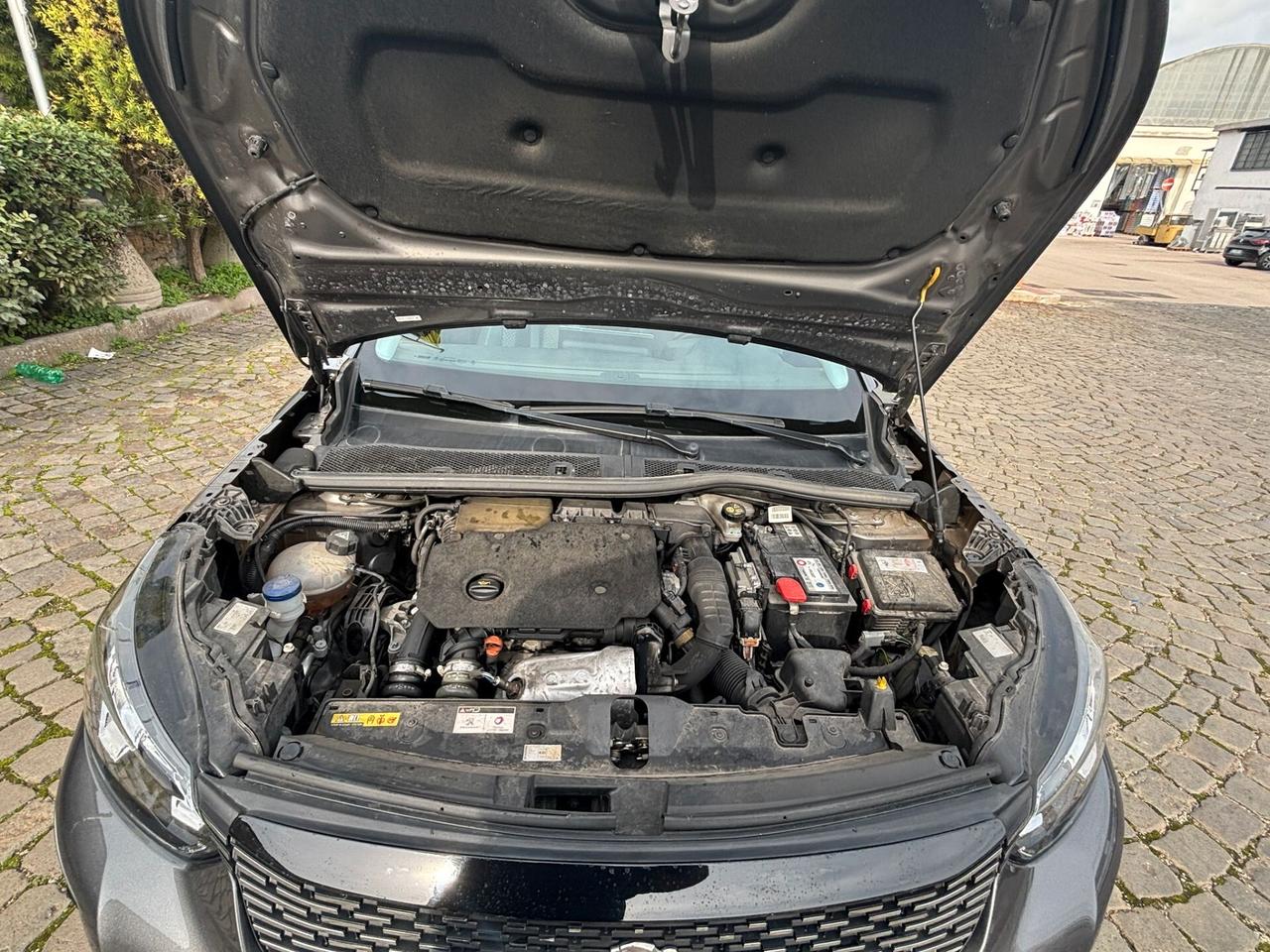 Peugeot 2008 BlueHDi 100 S&S Allure Navi Pack