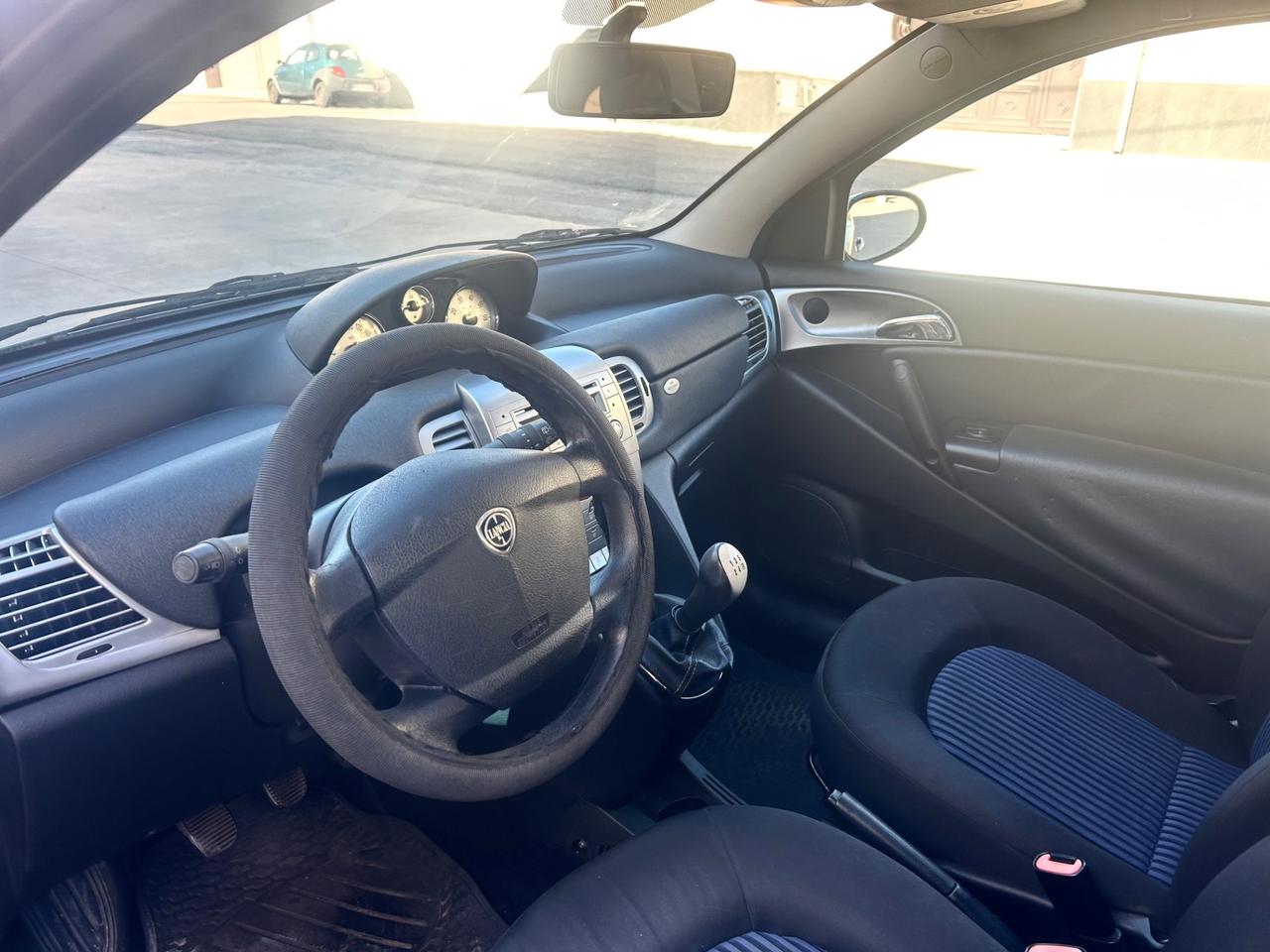 Lancia Ypsilon 1.3 MJT 90 CV DPF Sport MomoDesign