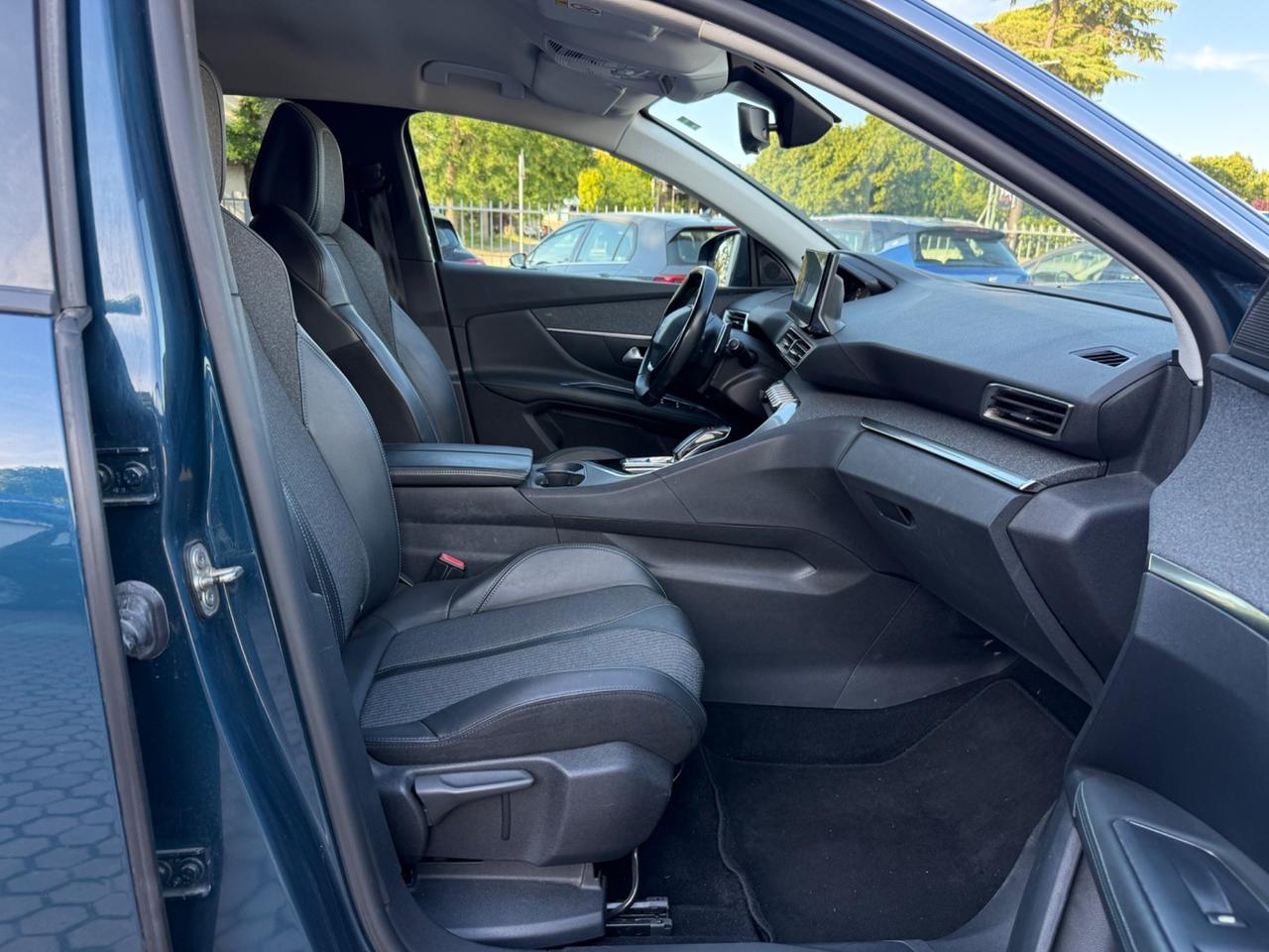 Peugeot 3008 Hybrid 225 e-EAT8 Allure