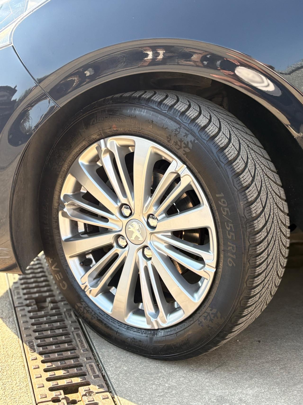 Peugeot 208 BlueHDi 75 S&S 5 porte Active NEOPATENTATI