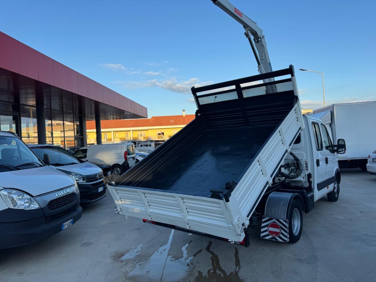 Iveco daily 35c15 7 posti ribaltabile e gru