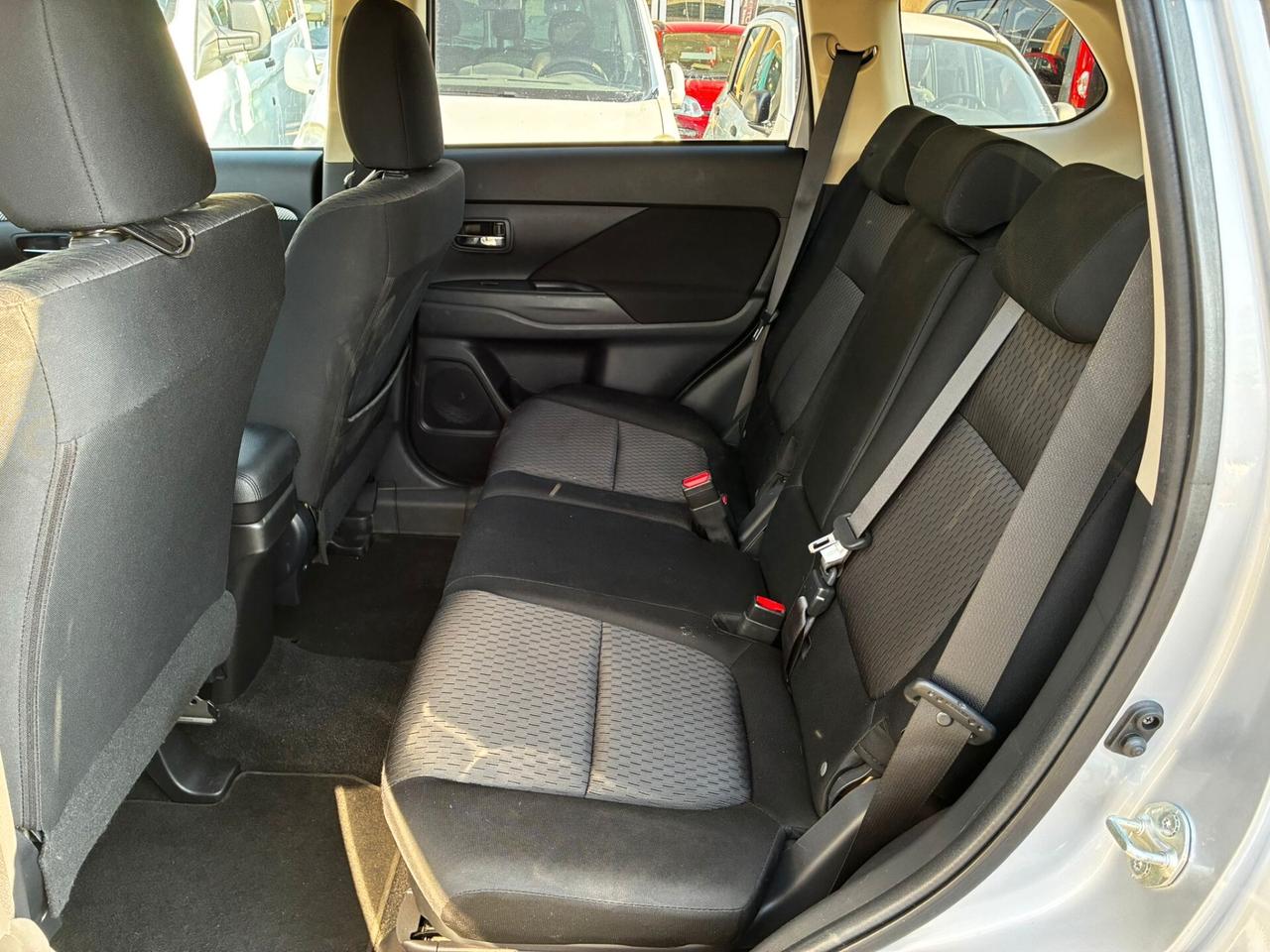 MITSUBISHI OUTLANDER 4x4 2.2 DI-D 150CV AUTOMATICO