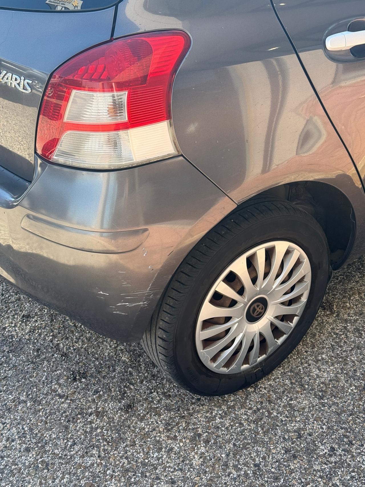 Toyota Yaris 1.3 5 porte Sol LEGGI BENE