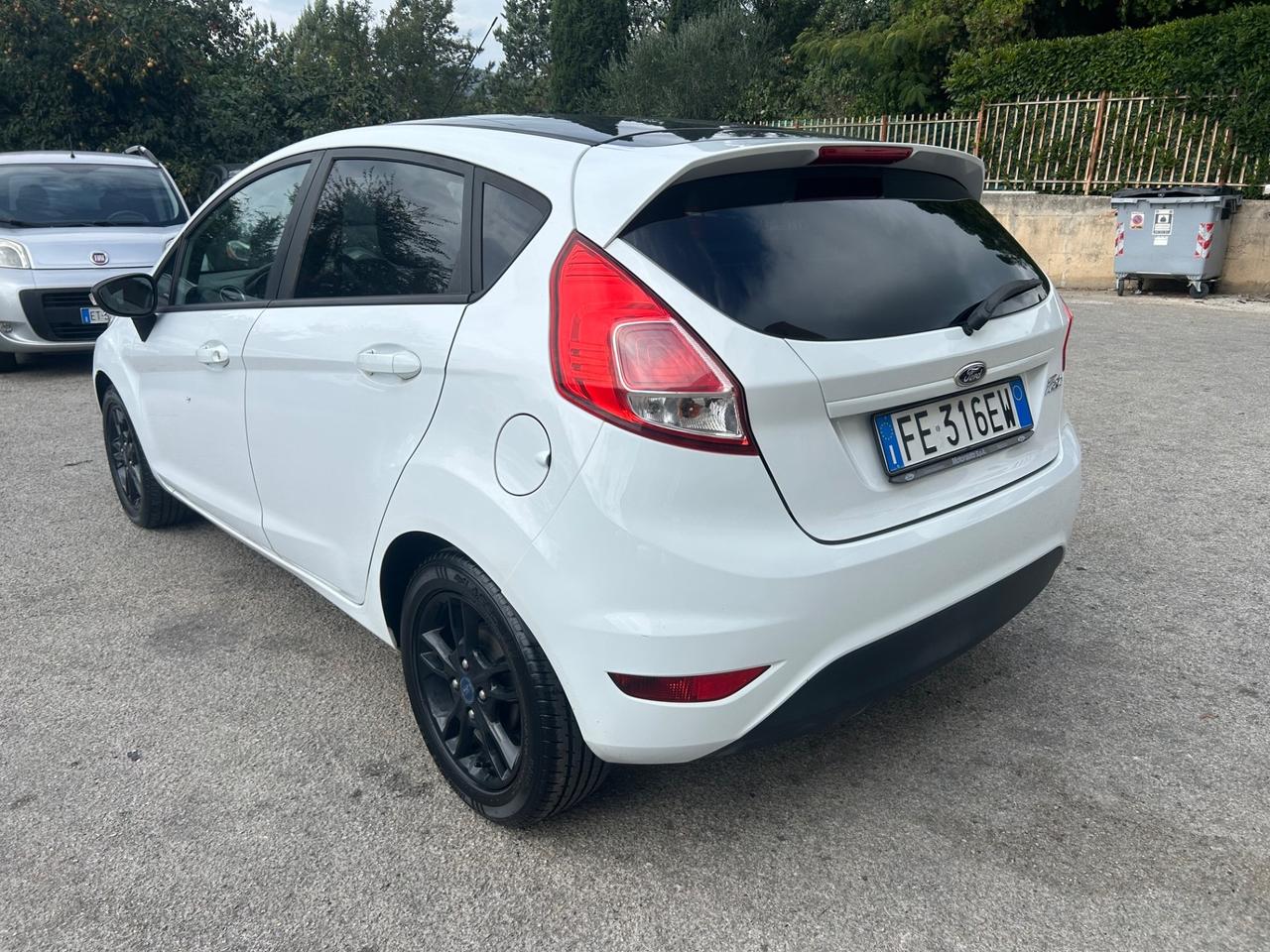 Ford Fiesta 1.5 TDCi Black & White Edition Euro 6B