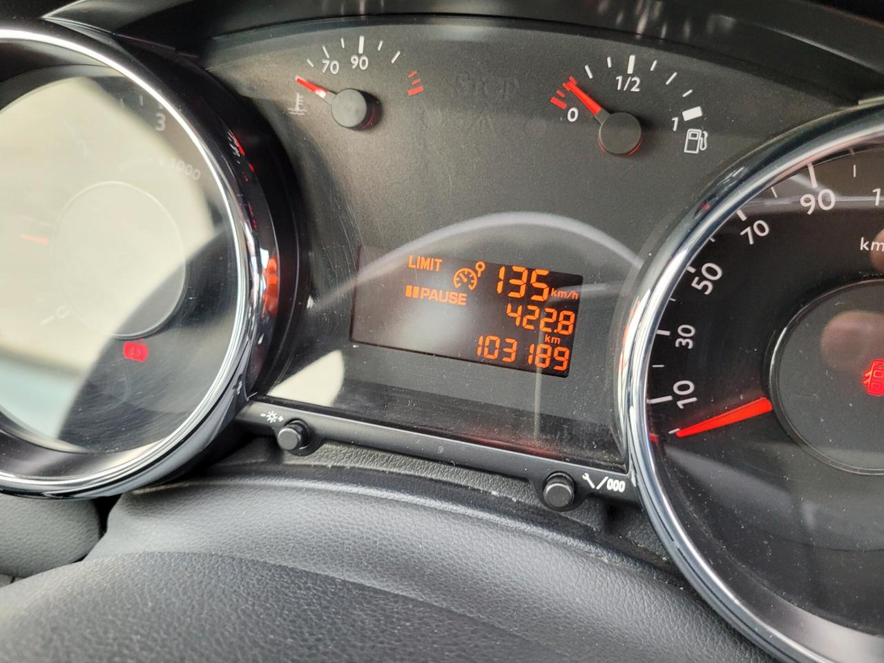 Peugeot 3008 1.6 HDi 115CV Allure