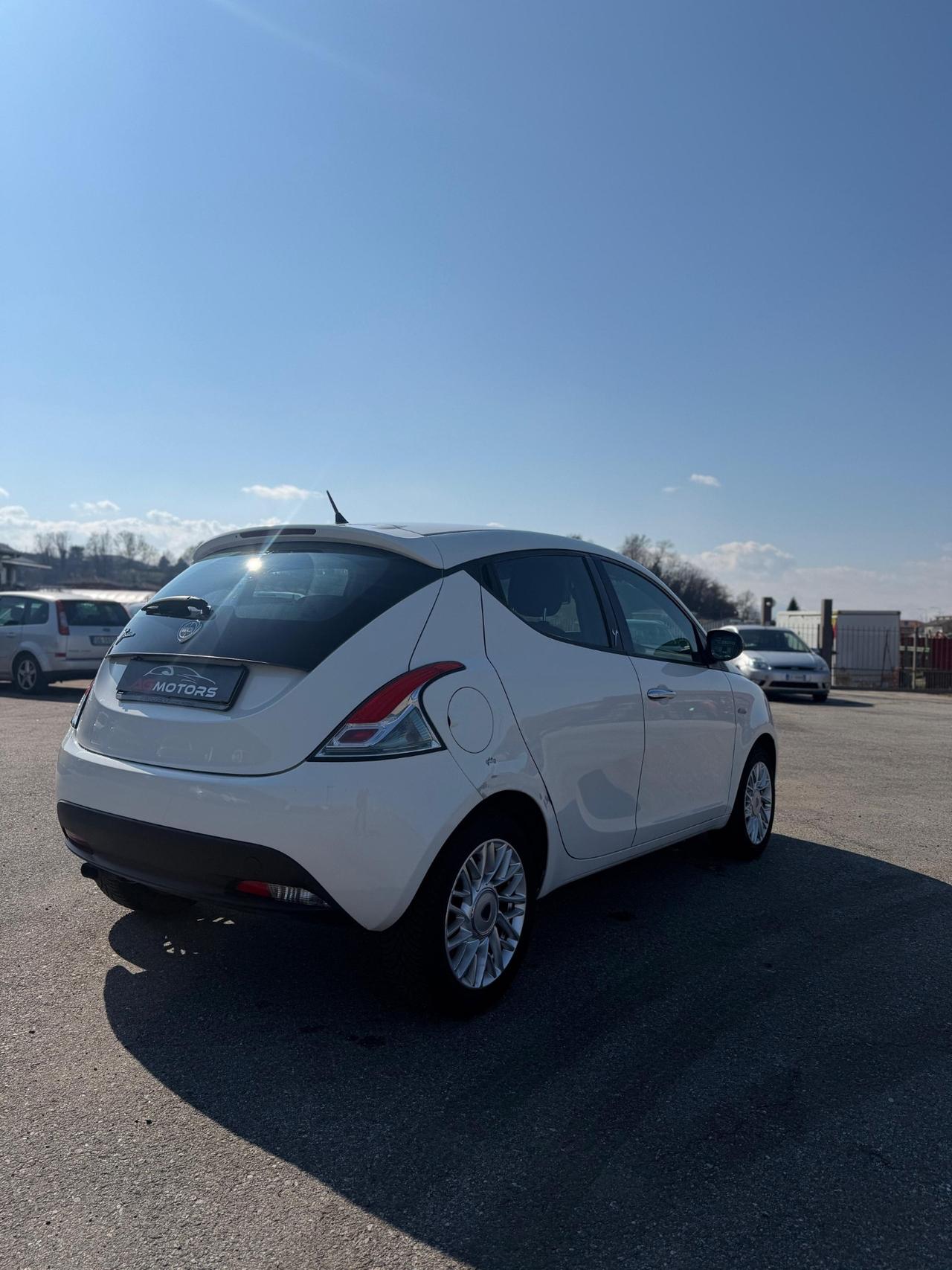 Lancia Ypsilon 1.2 69 CV 5 porte Platinum