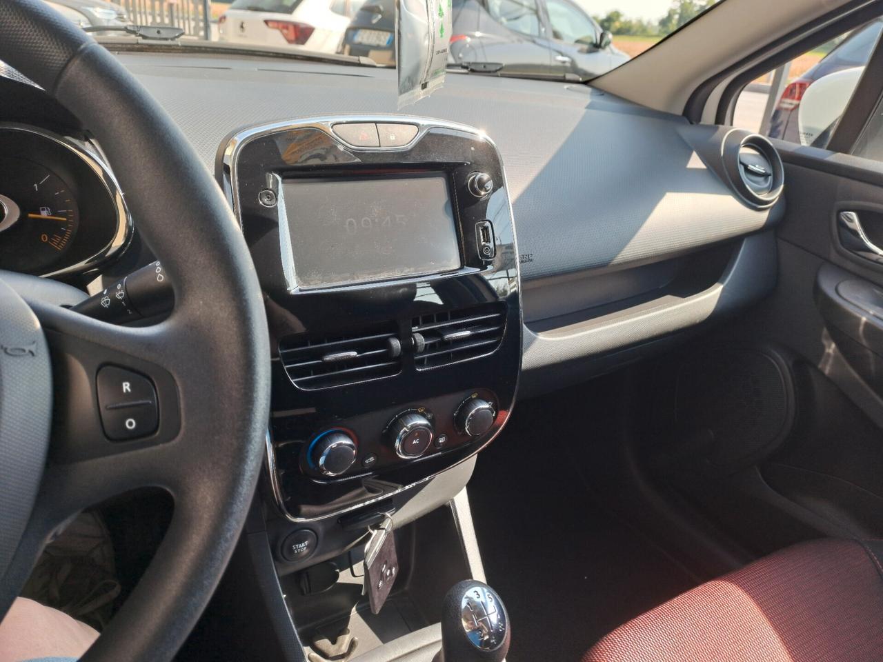 Renault Clio 1.2 75CV 5p OK NEOPATENTATI