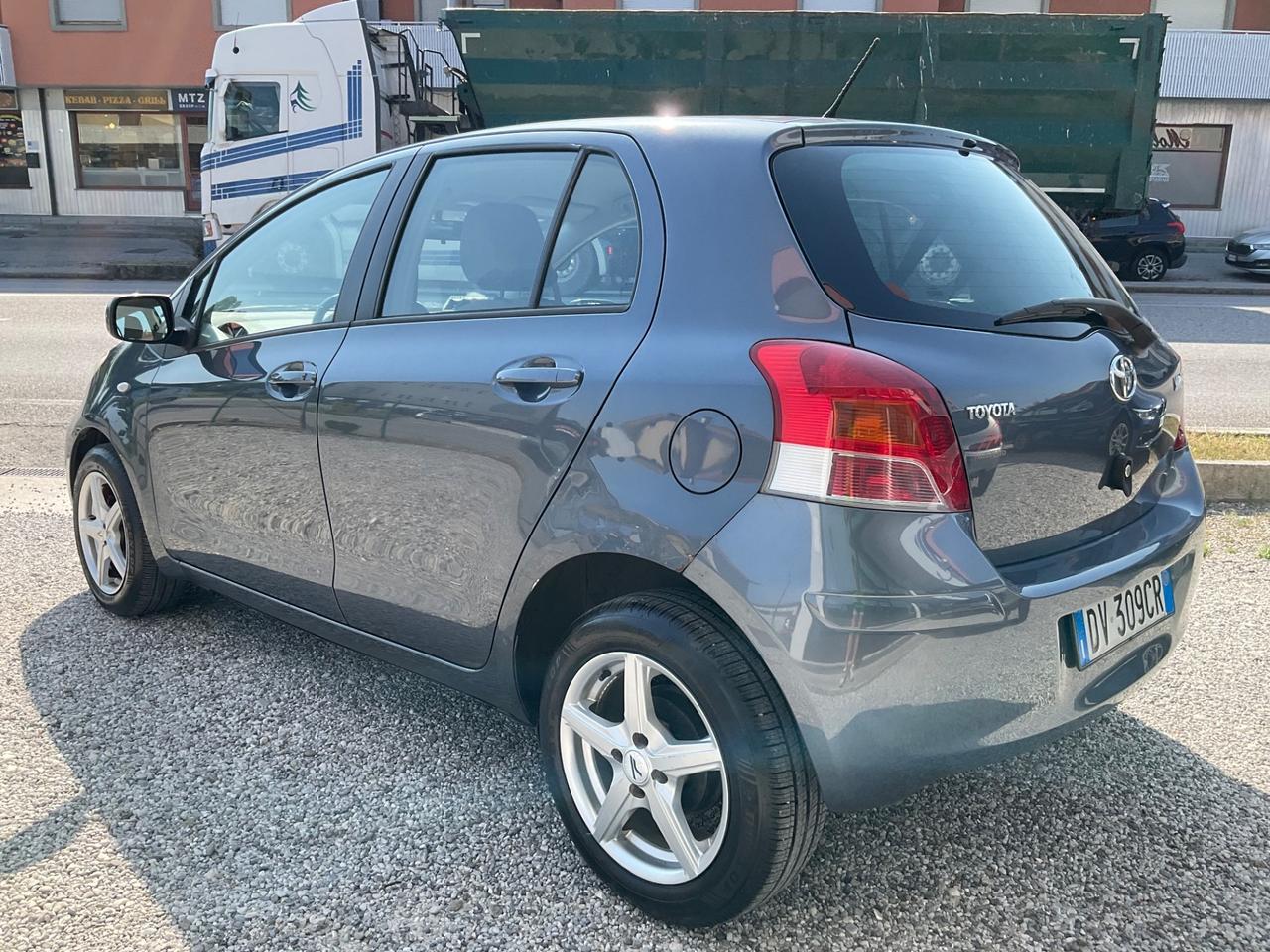 Toyota Yaris 1.0 5 porte Sol