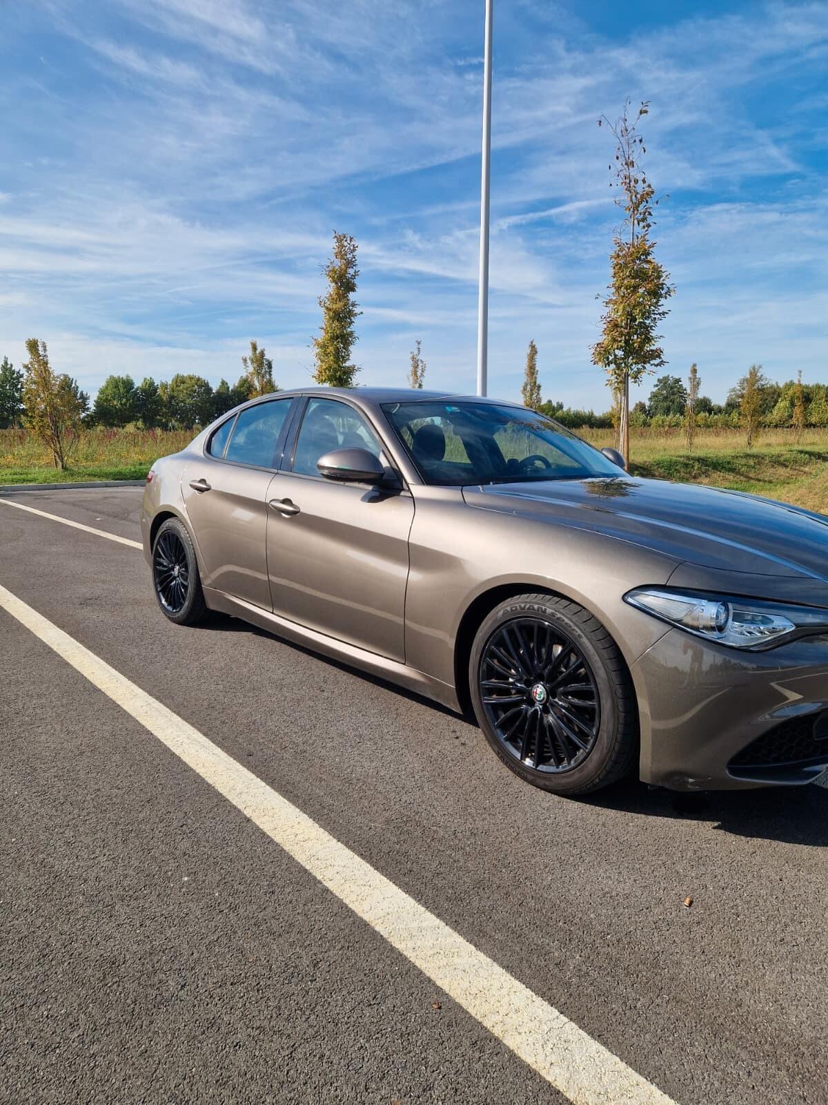 Alfa Romeo Giulia 2.2 Turbodiesel 180 CV AT8 Business Sport Launch Ed.