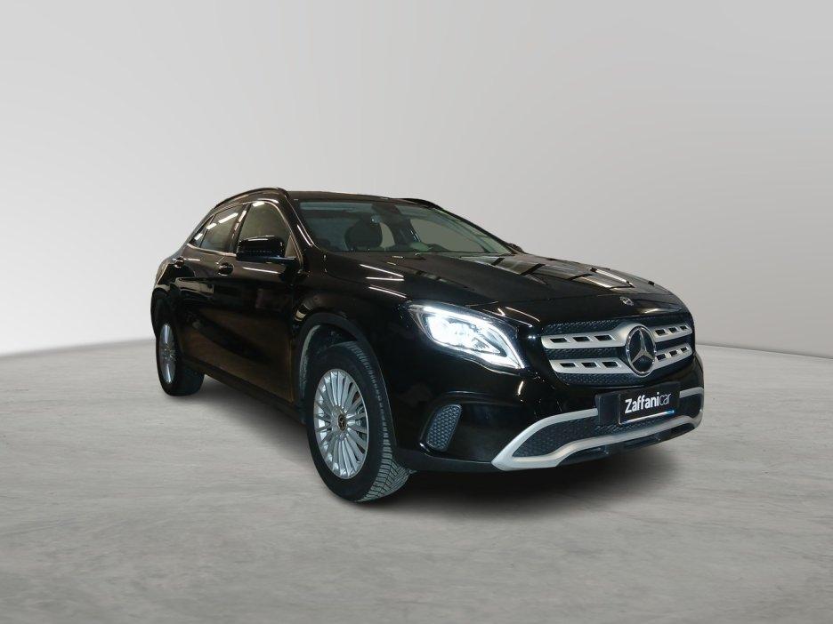 Mercedes-Benz GLA (X156) - GLA 200 d Automatic Business