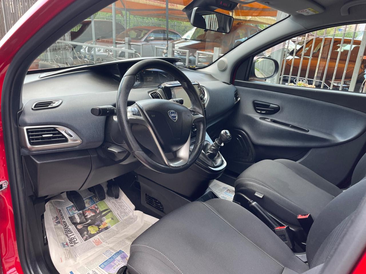 Lancia Ypsilon 1.0 FireFly 5 porte S&S Hybrid Ecochic Gold