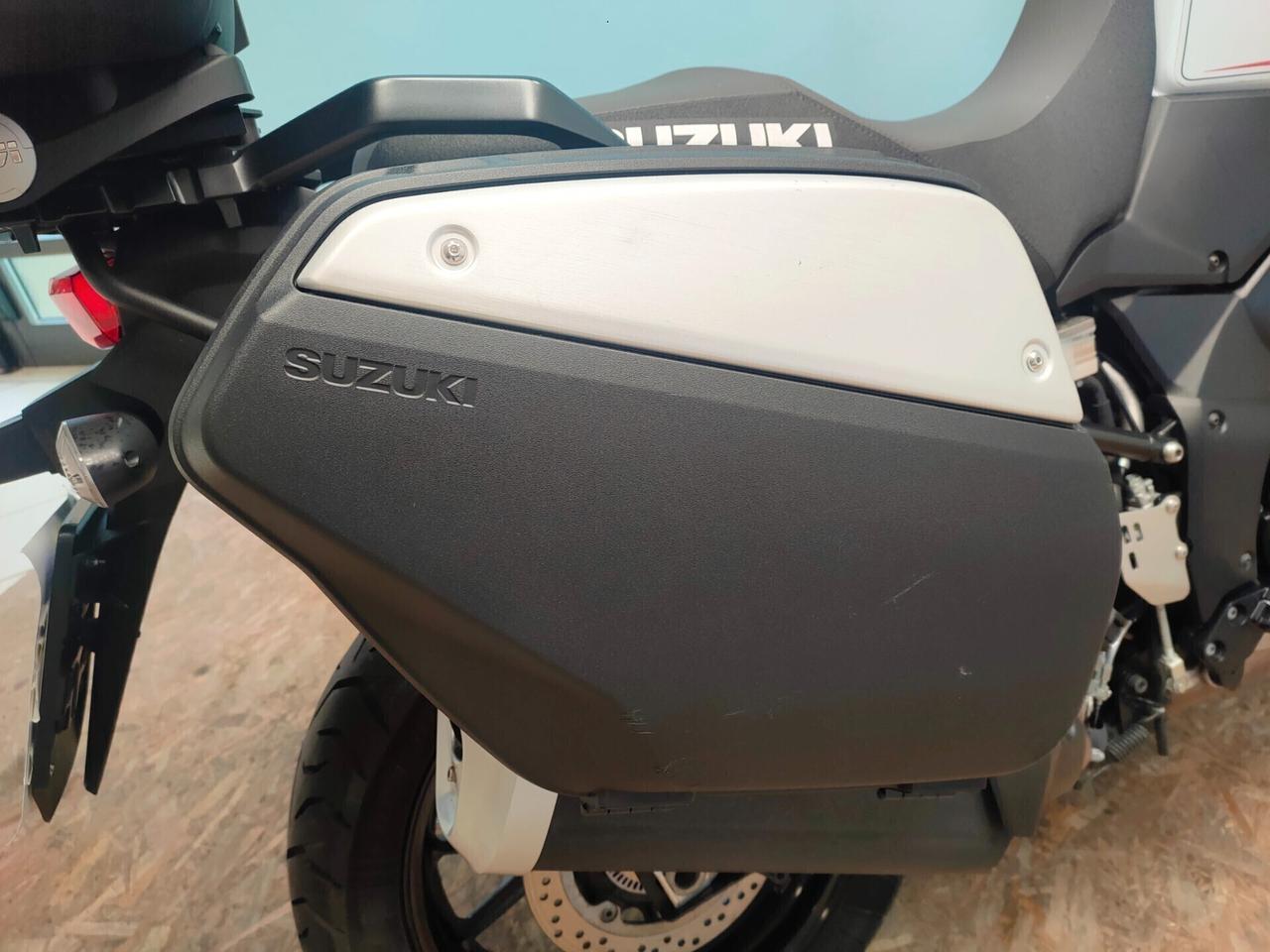 Suzuki V Strom DL 1000 soli 14.318 km.