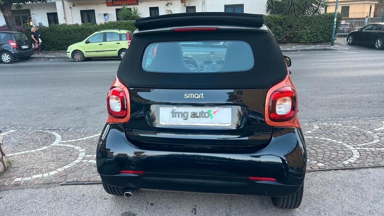 Smart ForTwo 70 1.0 twinamic cabrio Passion Adatta a Neopatentati