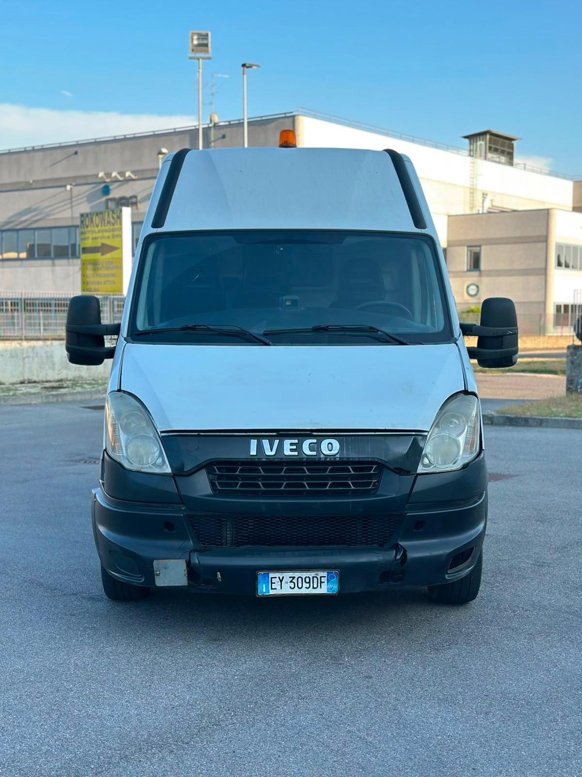 Iveco 35s15 passo medio e tetto alto
