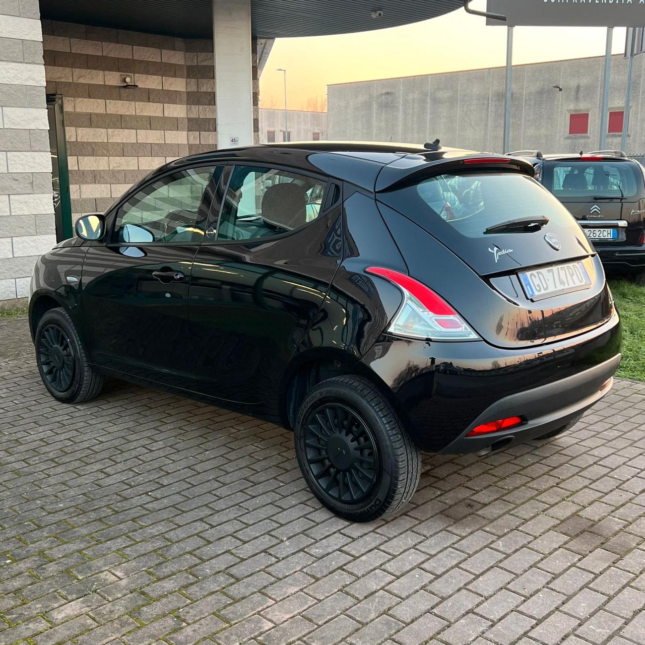 Lancia Ypsilon 0.9 TwinAir 5 porte Metano Ecochic Black and Noir