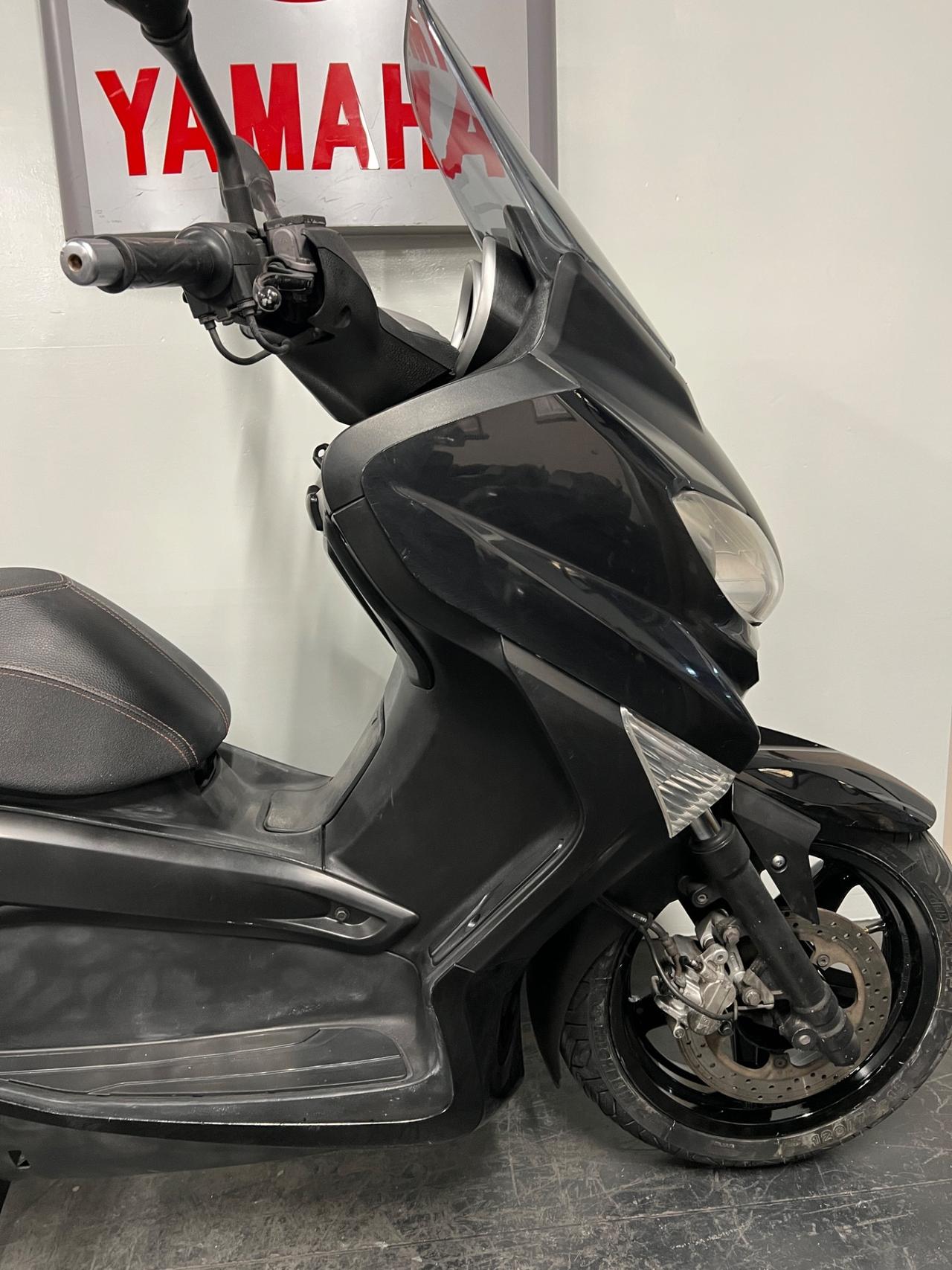 Yamaha X-Max 250