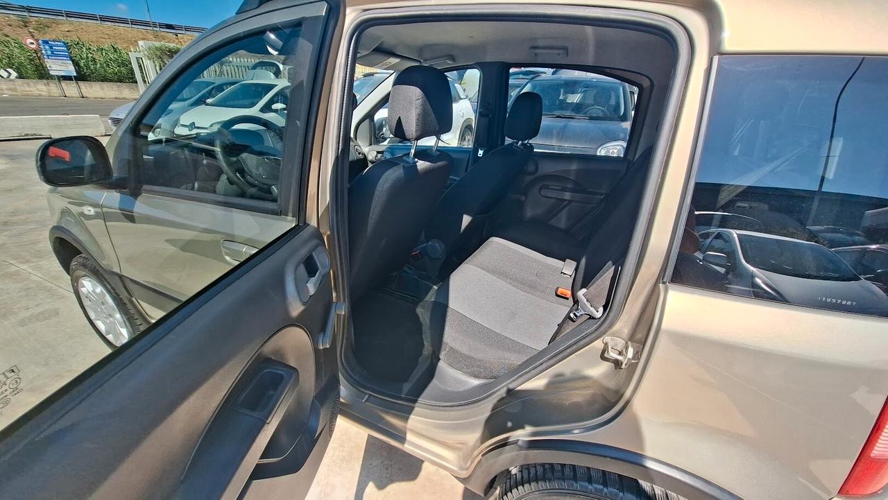Fiat Panda 1.2 4x4 con gancio traino