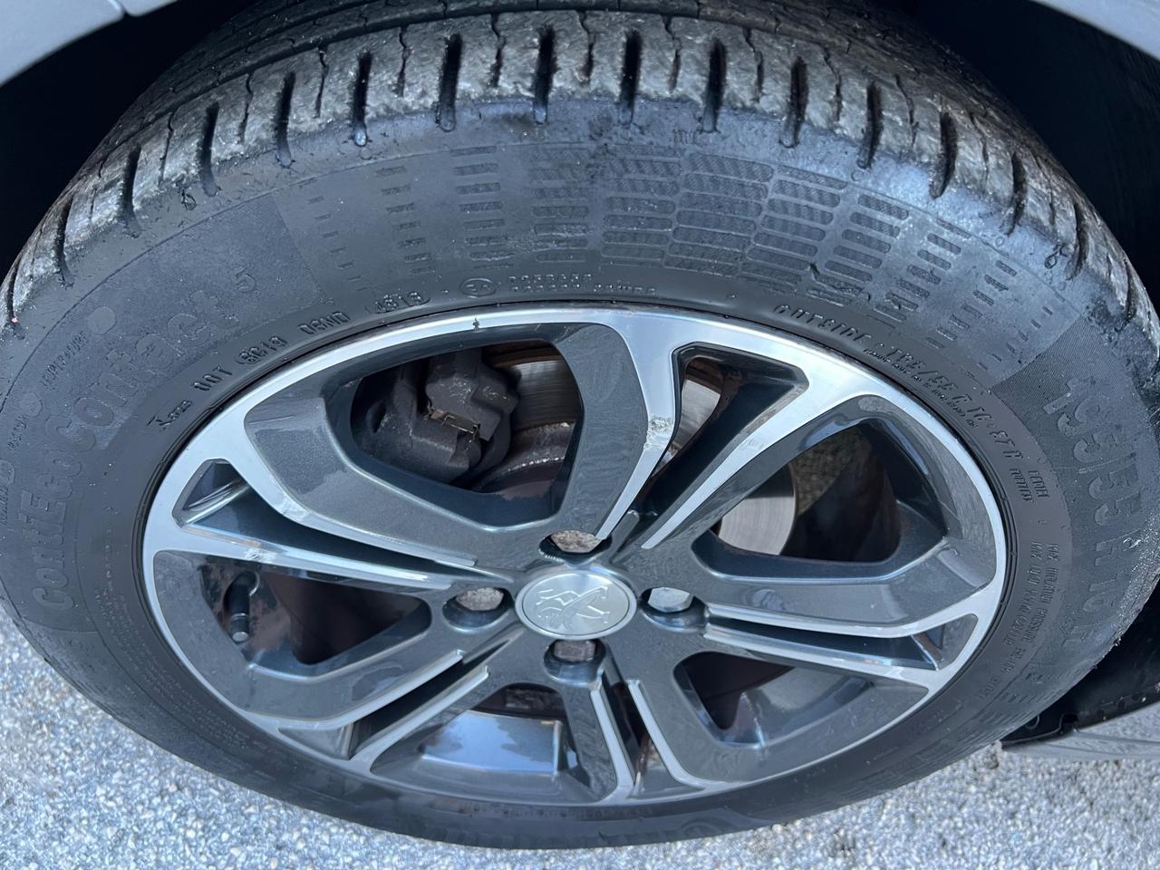 Peugeot 208 1.4 HDi 68 CV 5 porte Allure