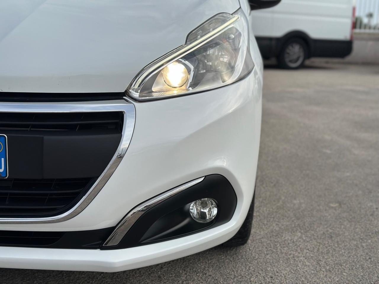 Peugeot 208 2017 1.2 benzina 82 CV Active PARI AL