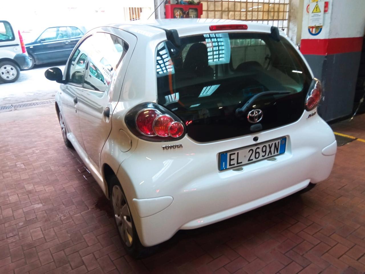 Toyota Aygo 1.0 12V VVT-i 5 porte Cool Soda Connect