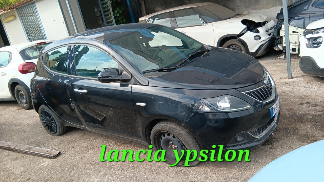 Lancia Ypsilon hybrida incidentata sinistrata mondialcars 022