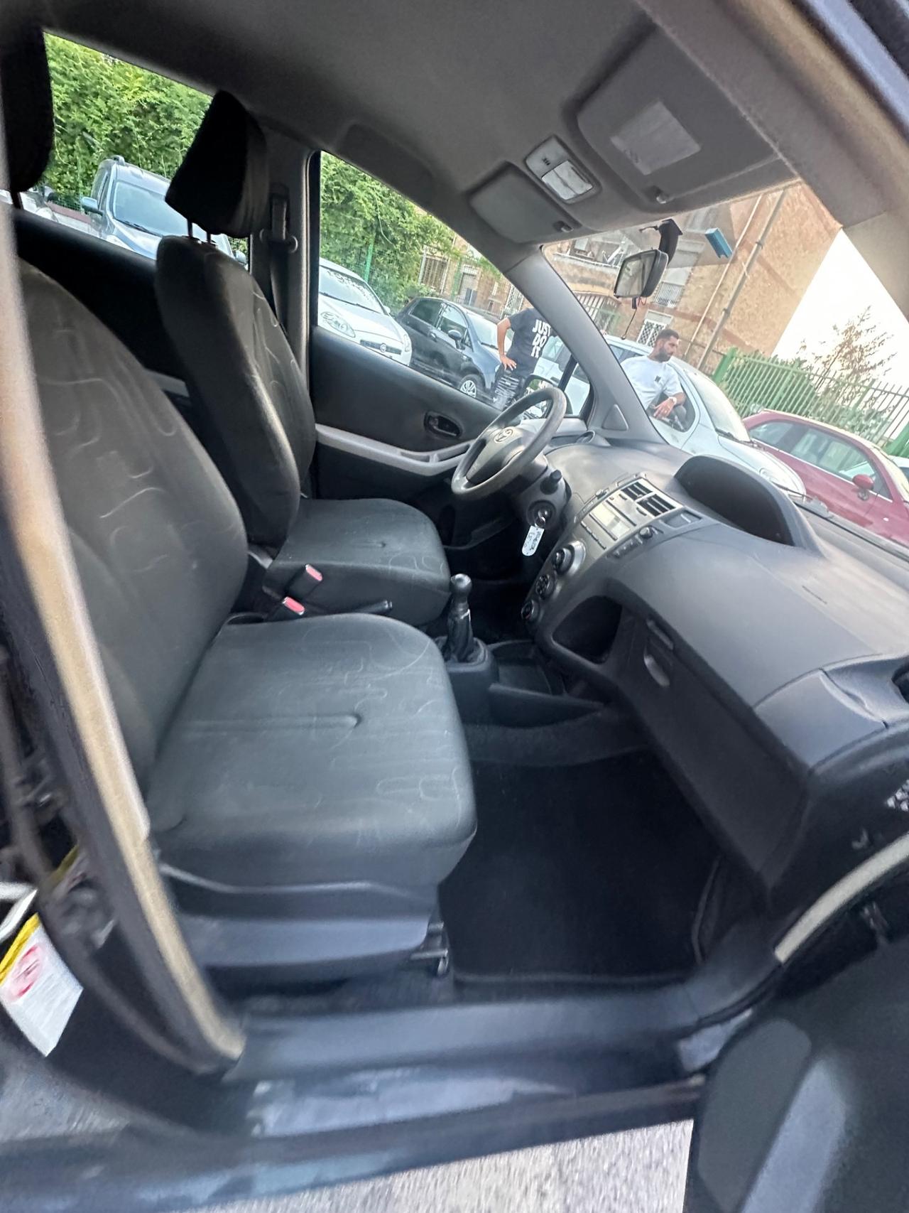 Toyota Yaris 1.0 5 porte Now