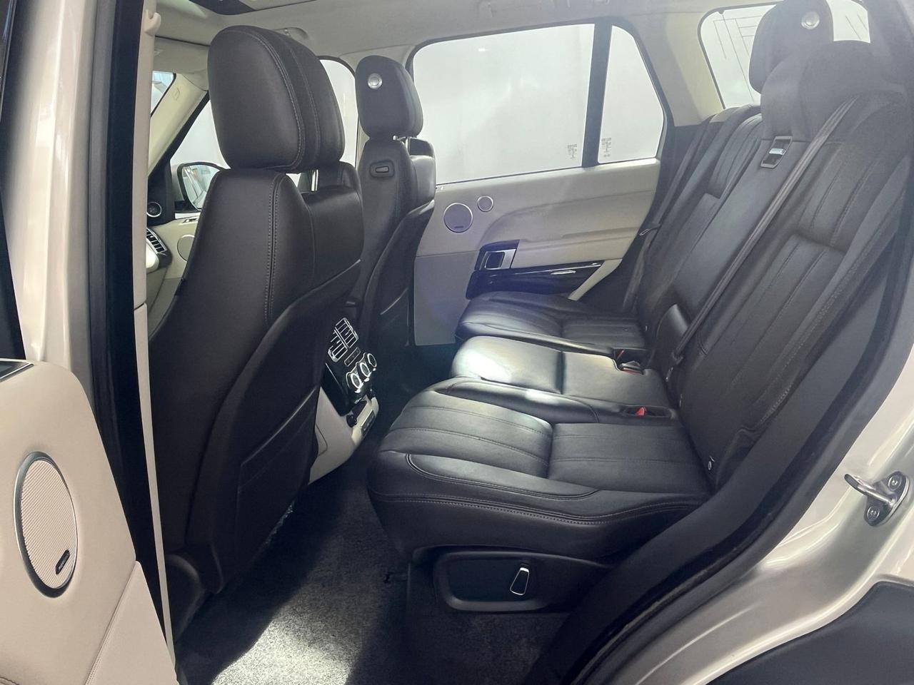 Land Rover Range 4.4 SDV8 Vogue