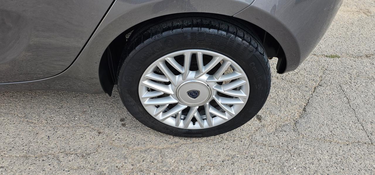 Lancia Ypsilon 1.2 69 CV 5 porte S&S Gold