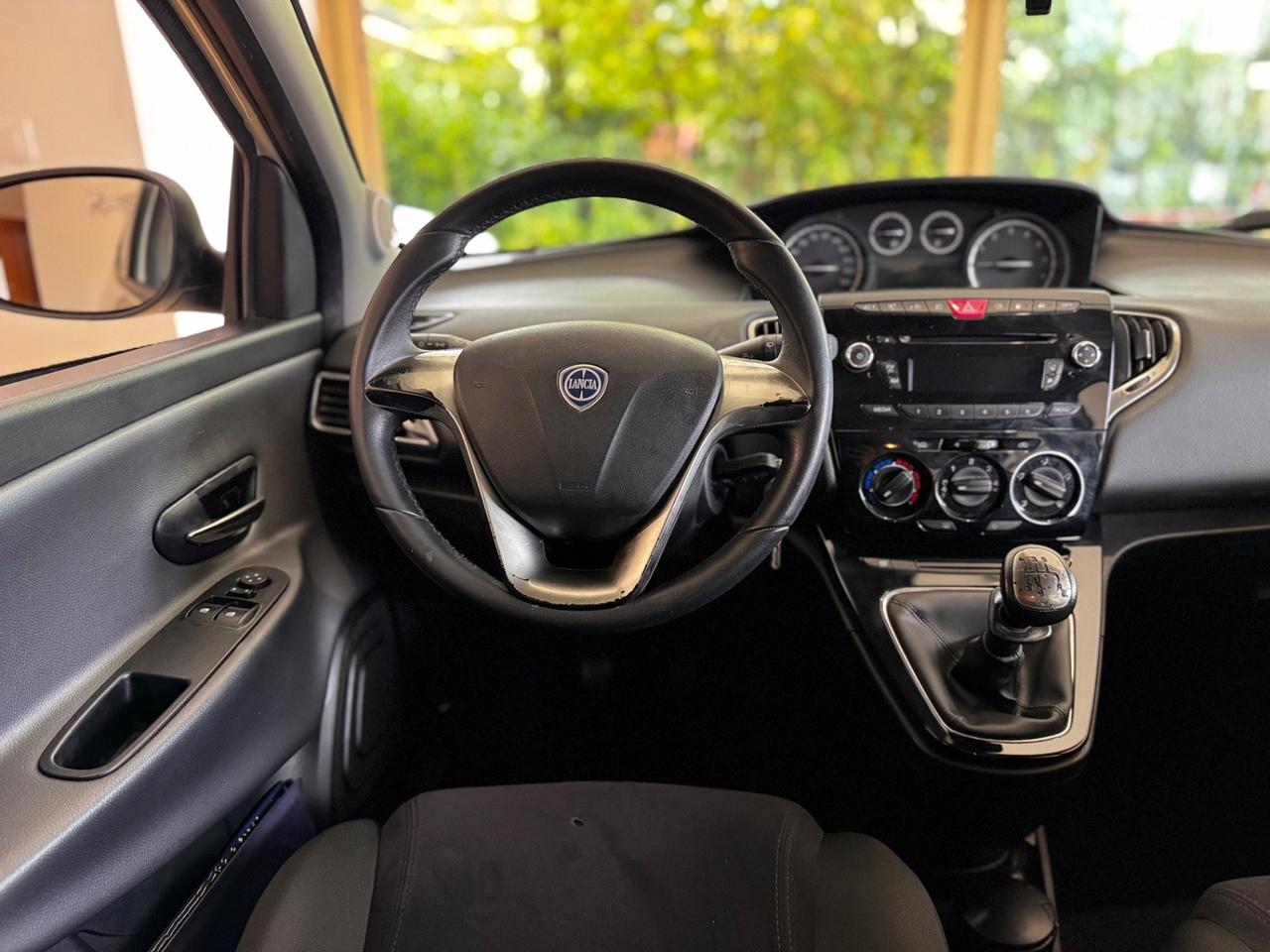 Lancia Ypsilon 0.9 TwinAir 85 CV 5 porte Metano Ecochic Silver