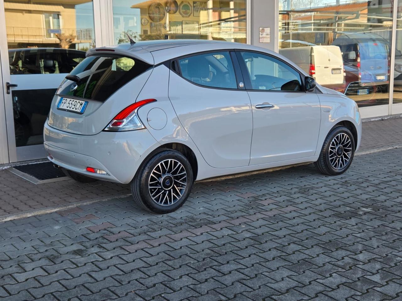 Lancia Ypsilon 1.2 69 CV 5 porte GPL Ecochic Gold