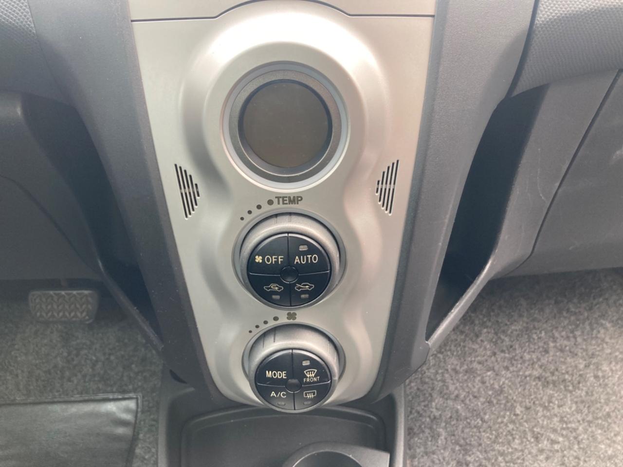 TOYOTA YARIS CAMBIO AUTOMATICO (DA VETRINA)