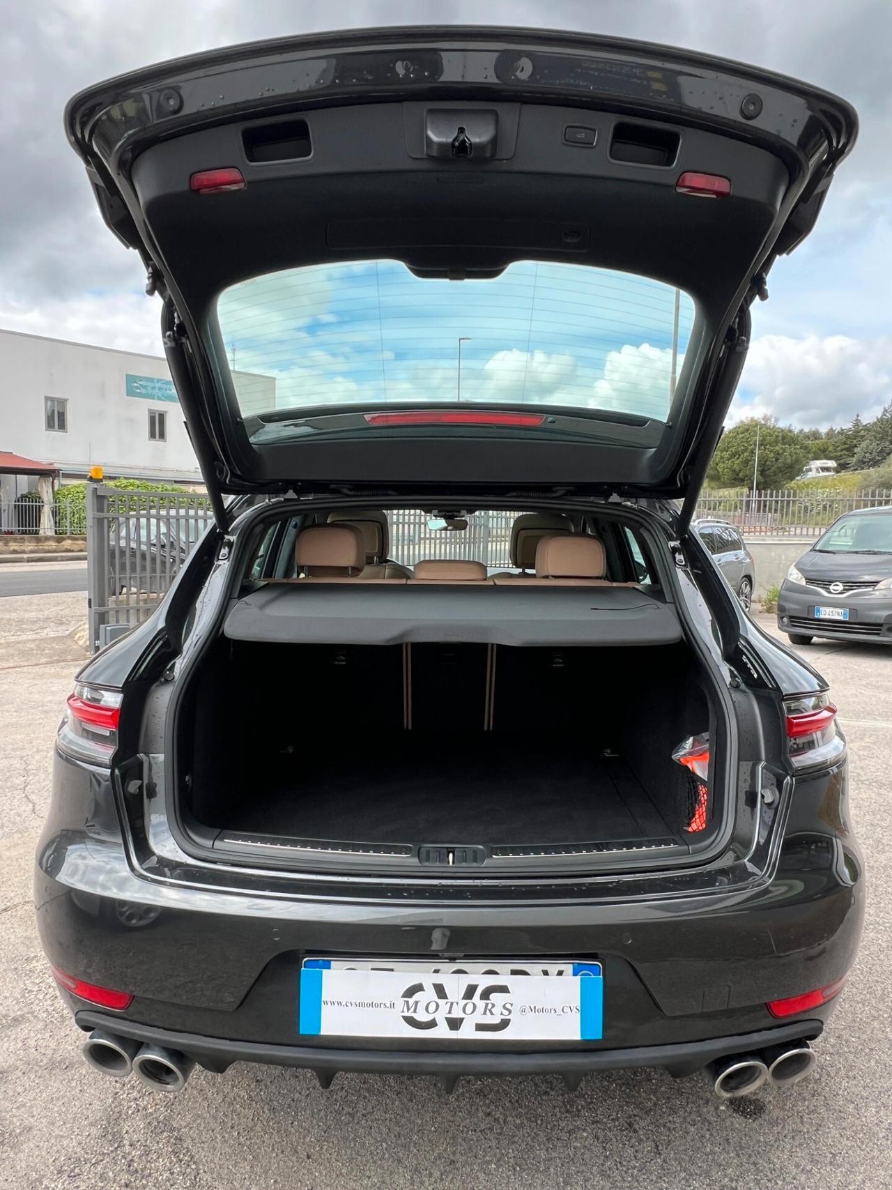 Porsche Macan TURBO IVA ESPOSTA