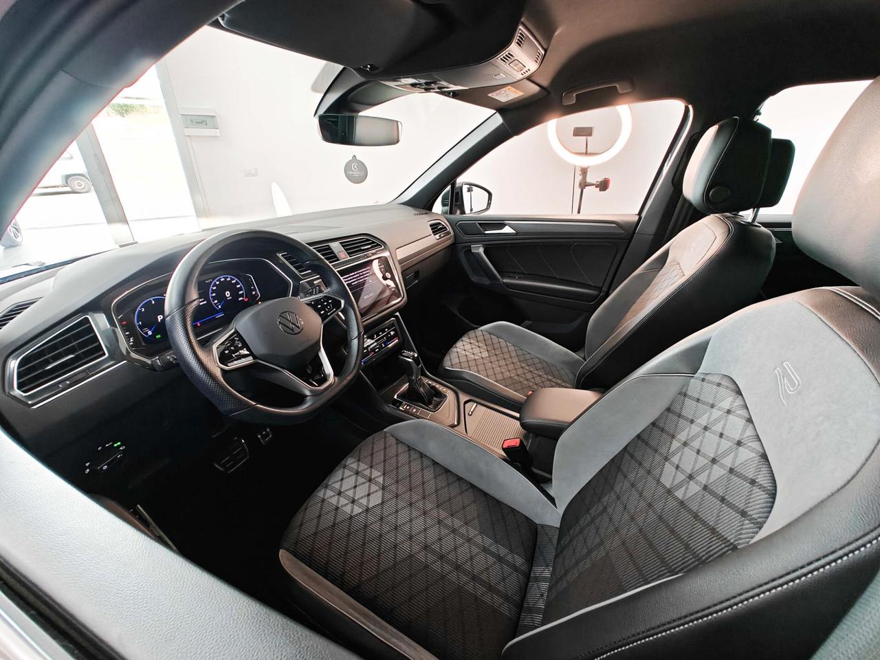 Volkswagen Tiguan 2.0 TDI 150 CV SCR DSG R-Line