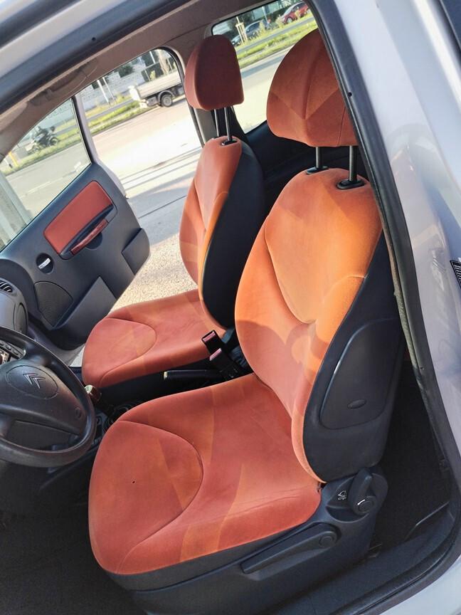 Citroen C2 1.1 Elegance 103000KM ANNO 2004 MANUTENZIONI FATTE