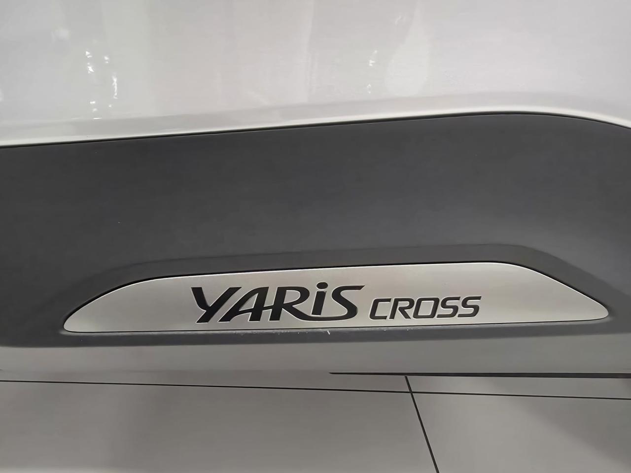 TOYOTA Yaris Cross 1.5h Orange Edition fwd 116cv e-cvt