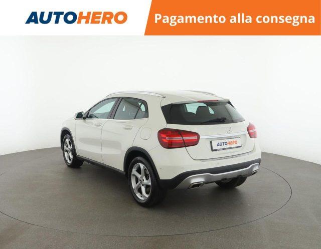 MERCEDES-BENZ GLA 180 Business