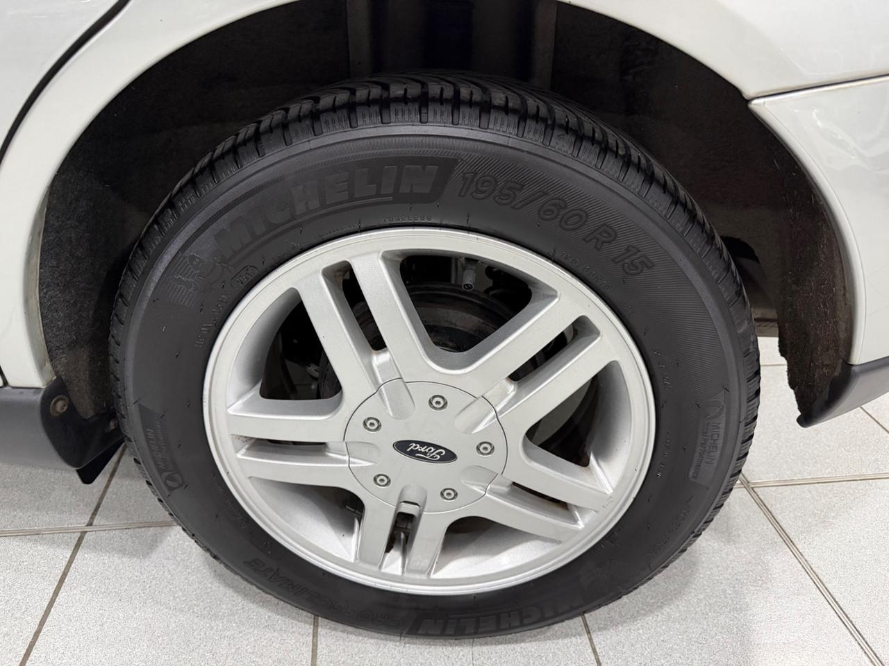 Ford Focus 1.6i 16V cat 5p. Zetec