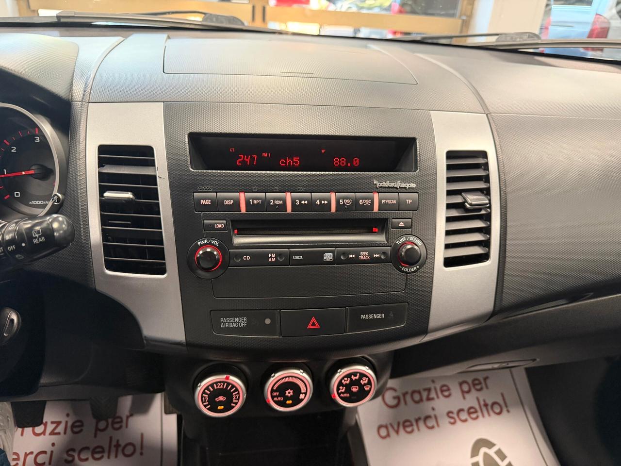 Mitsubishi Outlander 2.0 DI-D Instyle 7 p.ti DPF