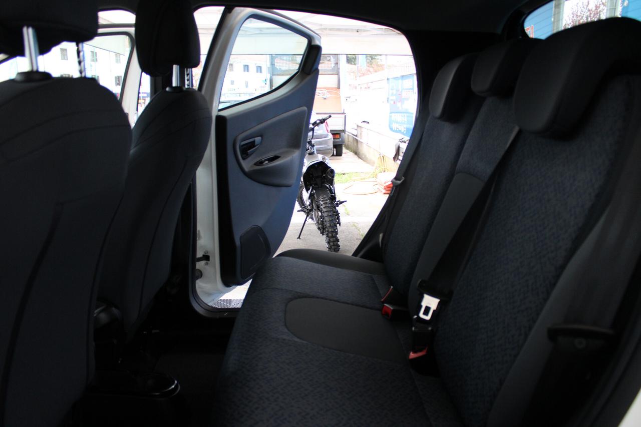 Lancia Ypsilon 1.0 FireFly 5 porte S&S Hybrid Ecochic Silver