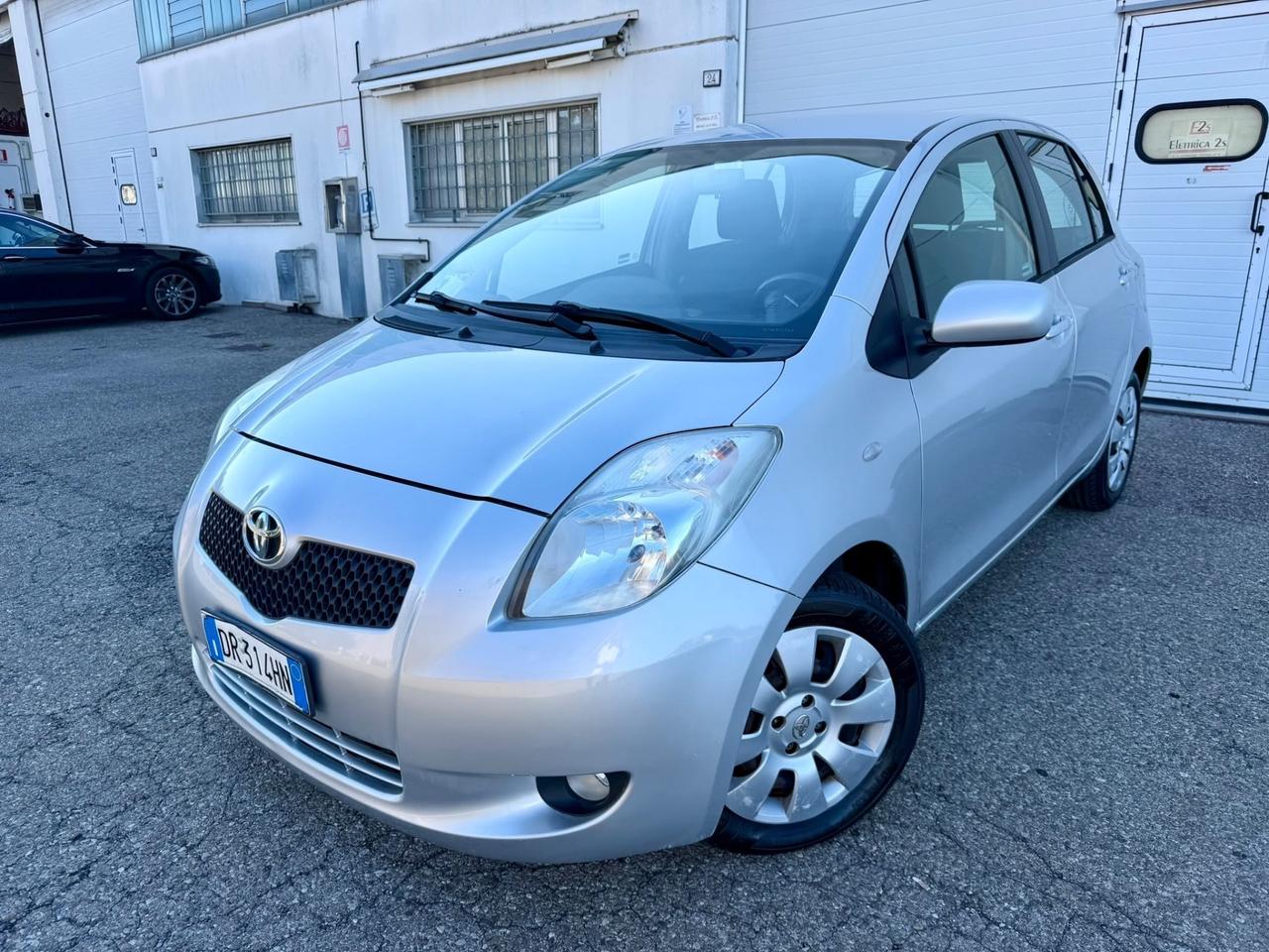 Toyota Yaris 1.3benz 2008 156.000km per neopatentati
