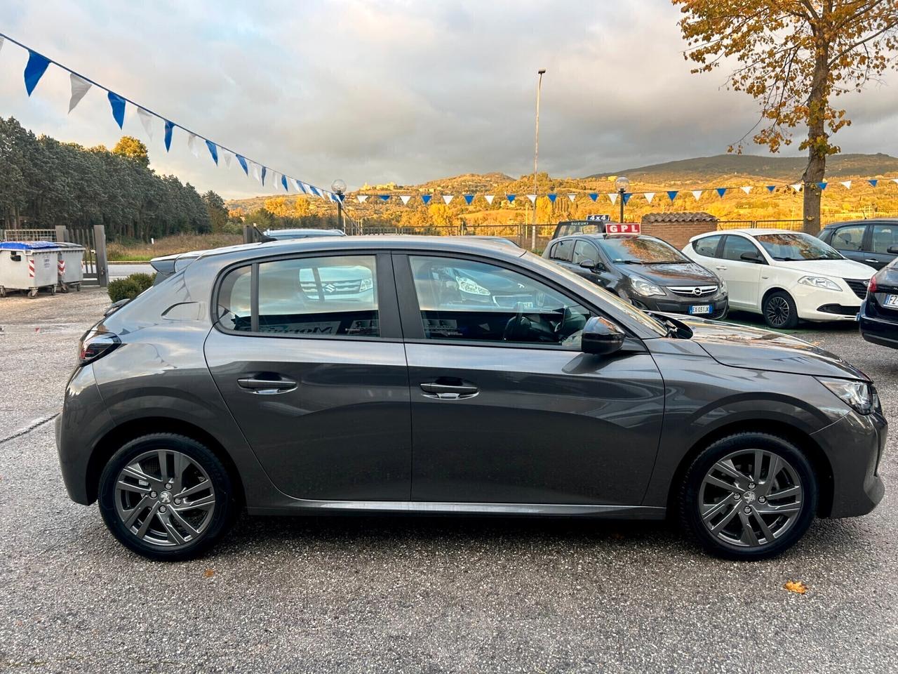 "X NEOPATENT." Peugeot 208 PureTech 5 porte Allure