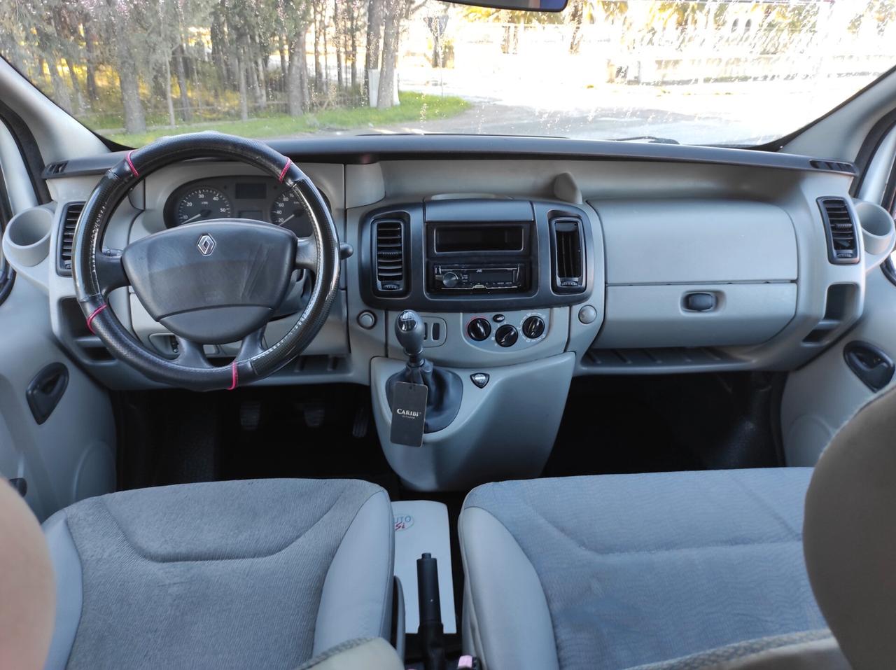 Renault Trafic 1.9 dCi - 80cv 9 POSTI